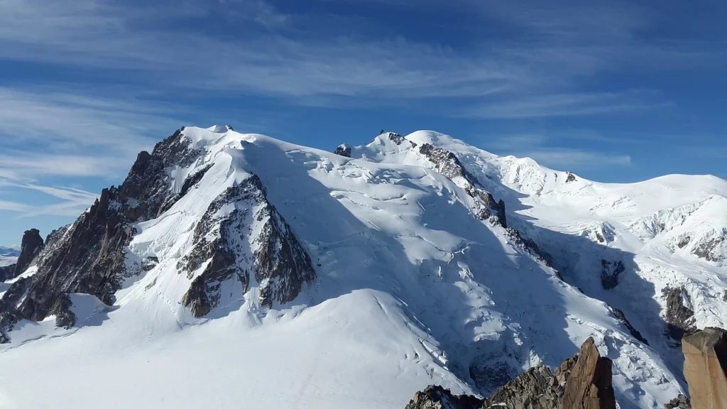 Montagne nommée le Mont Blanc en France