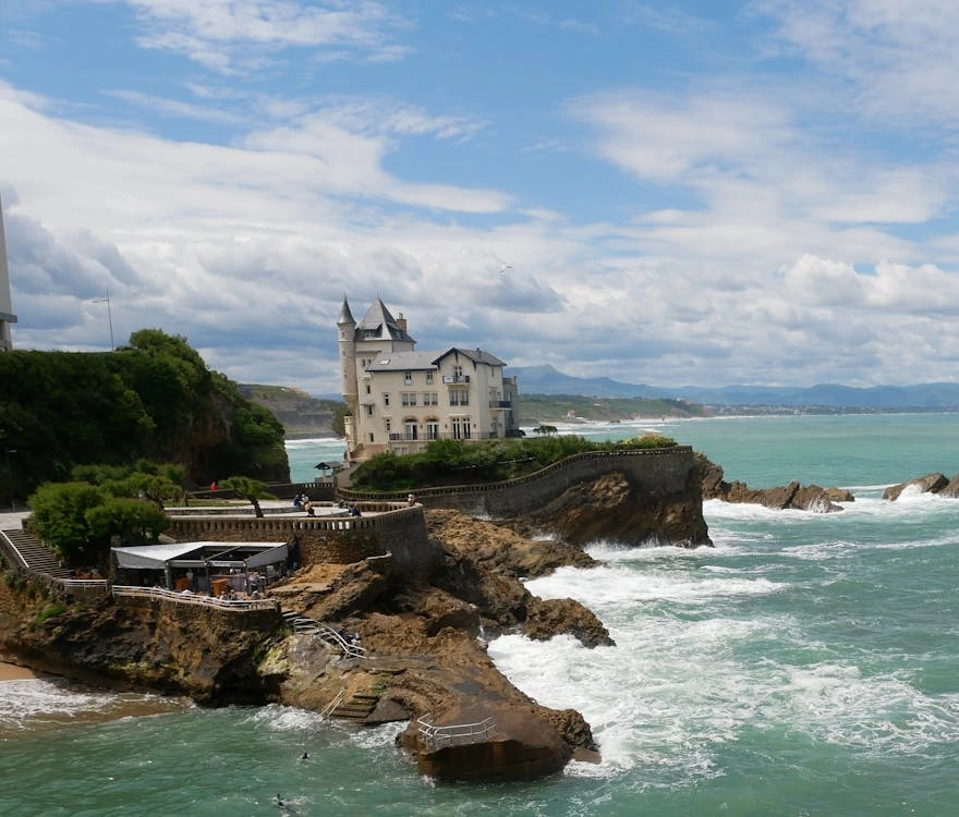 Vue sur la villa Belza