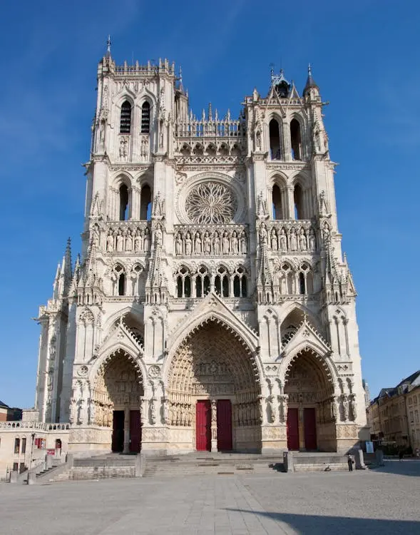 Cathédrale d'Amiens à visiter à pied.