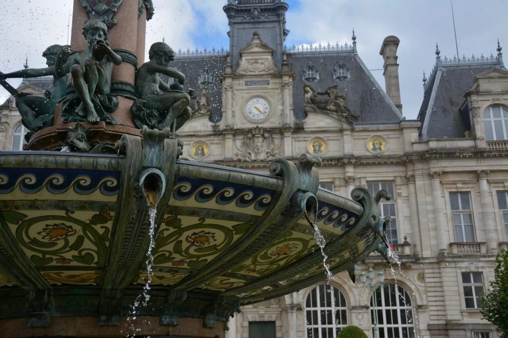 Fontaine en porcelaine à Limoges, activité à faire en couple.