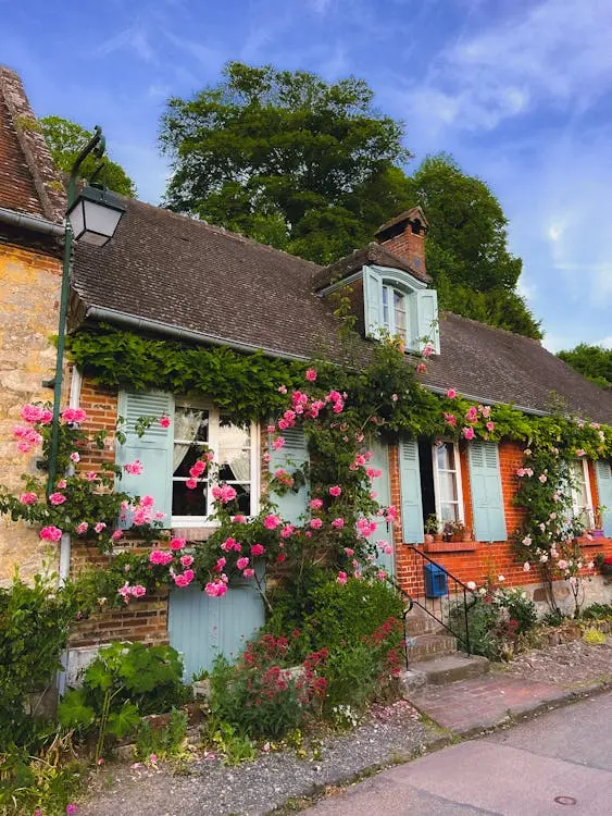 Maison fleurie Ă visiter Ă Gerberoy.