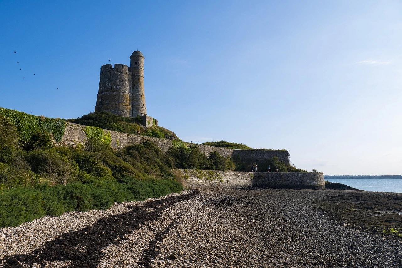 Tour Vauban, après avoir effectué la traversée à pied de l'île de Tatihou.