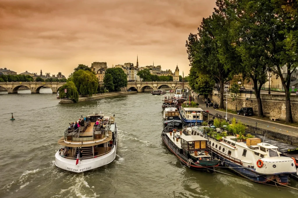 Péniches sur la Seine