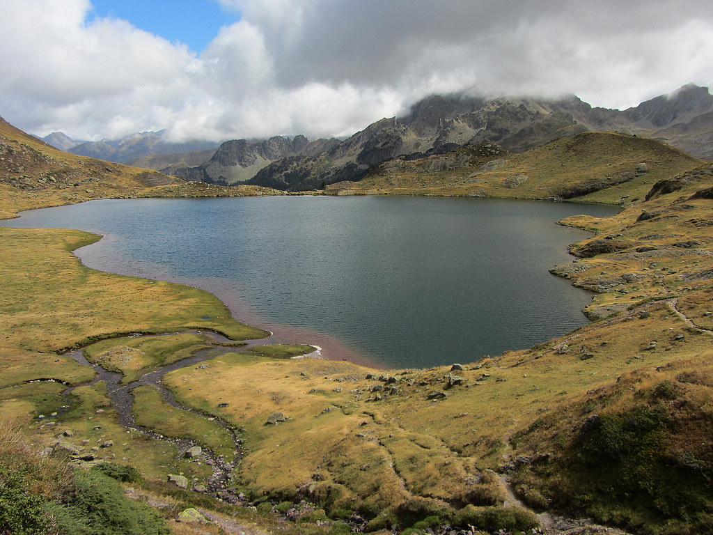 Lac Gentau et pic du Midi d'Osseau